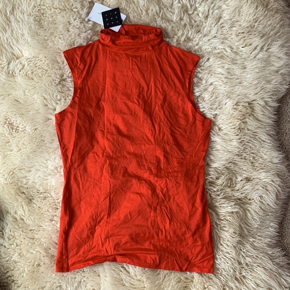Layeur NWT red turtleneck jersey knit sleeveless basic tank - M - Picture 1 of 2